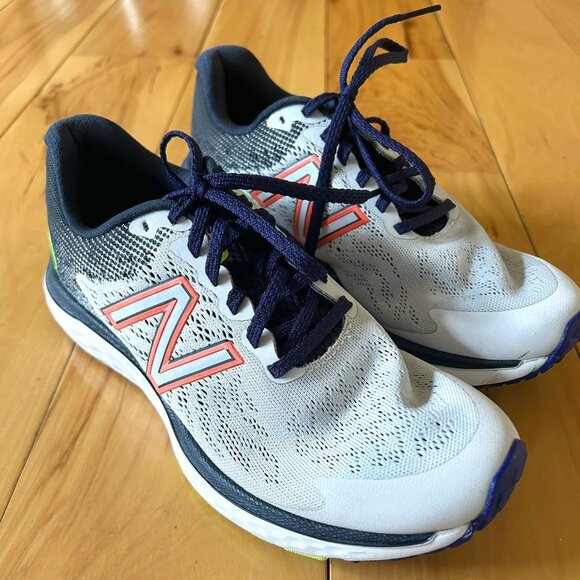 New Balance Shoes - Size 9 - New Balance Fresh Foam 680v7 Arctic Fox